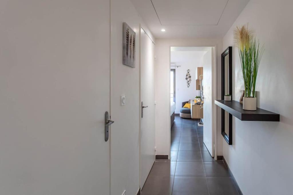 A7- 2 Bdr Sea & Mountain View - Ac, Parking, Pool & Terrace Apartment Antibes Luaran gambar