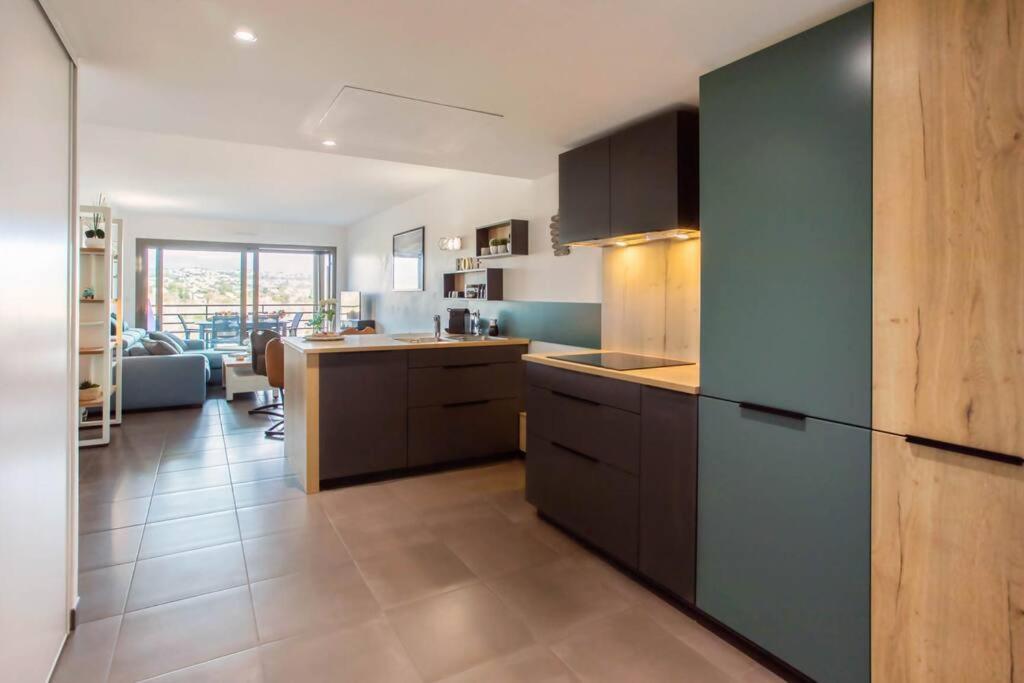 A7- 2 Bdr Sea & Mountain View - Ac, Parking, Pool & Terrace Apartment Antibes Luaran gambar