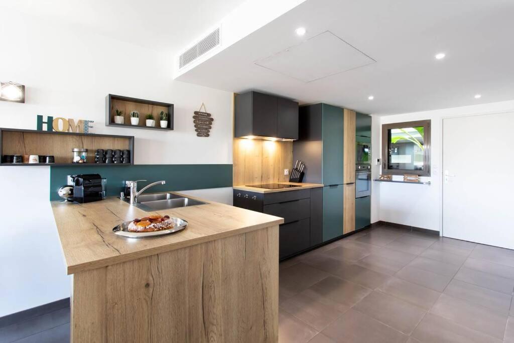 A7- 2 Bdr Sea & Mountain View - Ac, Parking, Pool & Terrace Apartment Antibes Luaran gambar